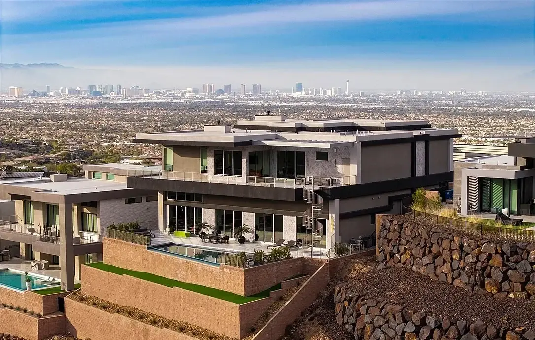 Contemporary Henderson home with views across the Las Vegas Valley